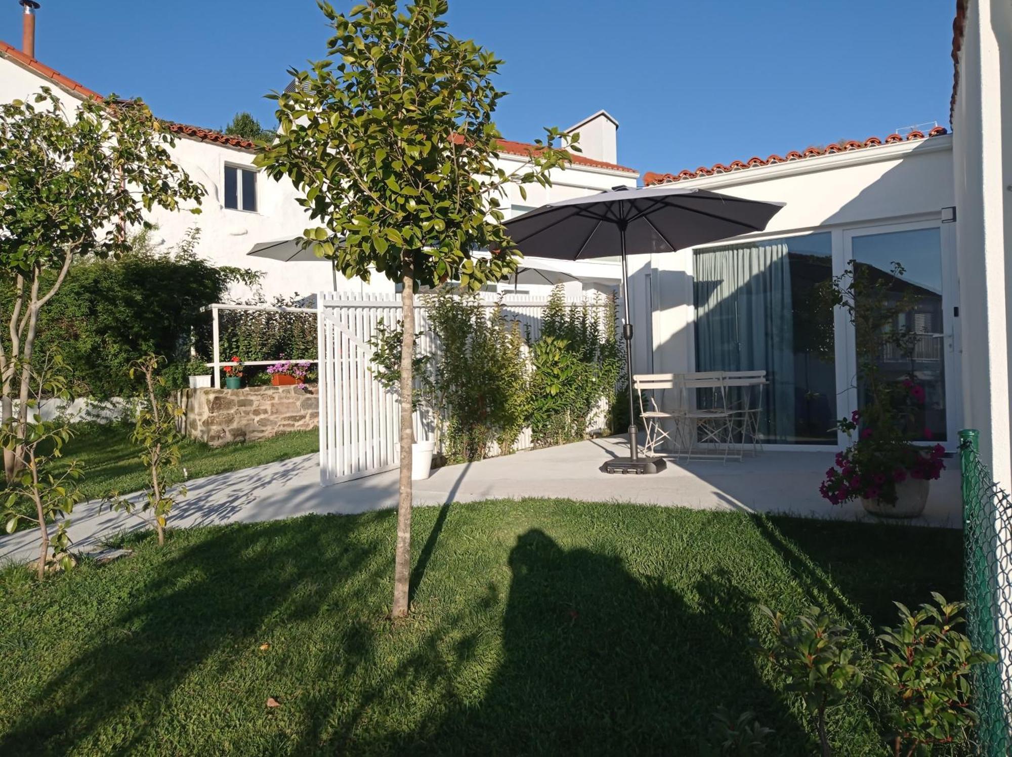 Casas Turisticas Lar Jardin - Parking Privado サンティアゴ・デ・コンポステーラ エクステリア 写真